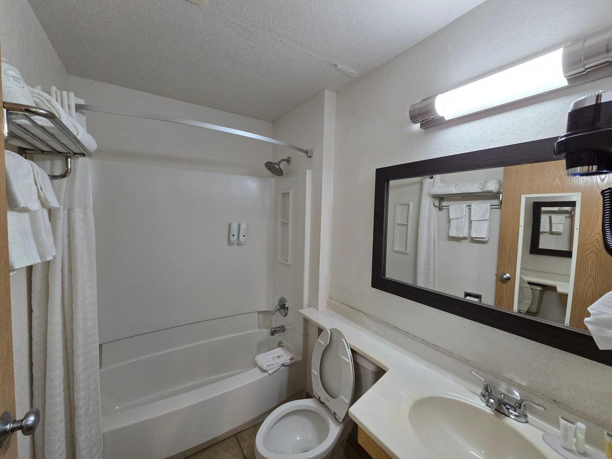 ซูเปอร์ 8 บาย วินด์แฮม จอห์นส์ทาวน์ Hotel จอห์นสทาวน์ ภายนอก รูปภาพ