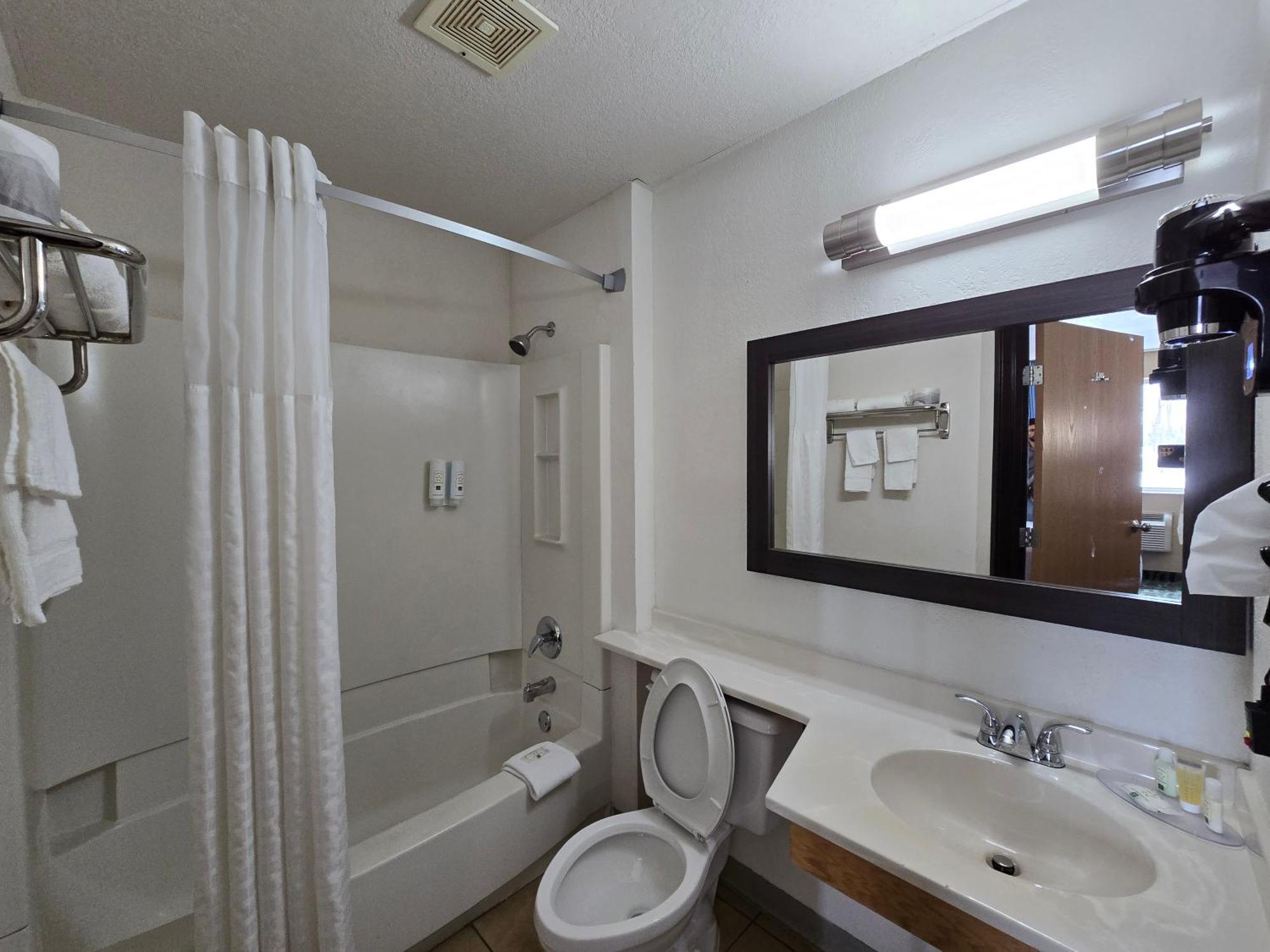 ซูเปอร์ 8 บาย วินด์แฮม จอห์นส์ทาวน์ Hotel จอห์นสทาวน์ ภายนอก รูปภาพ