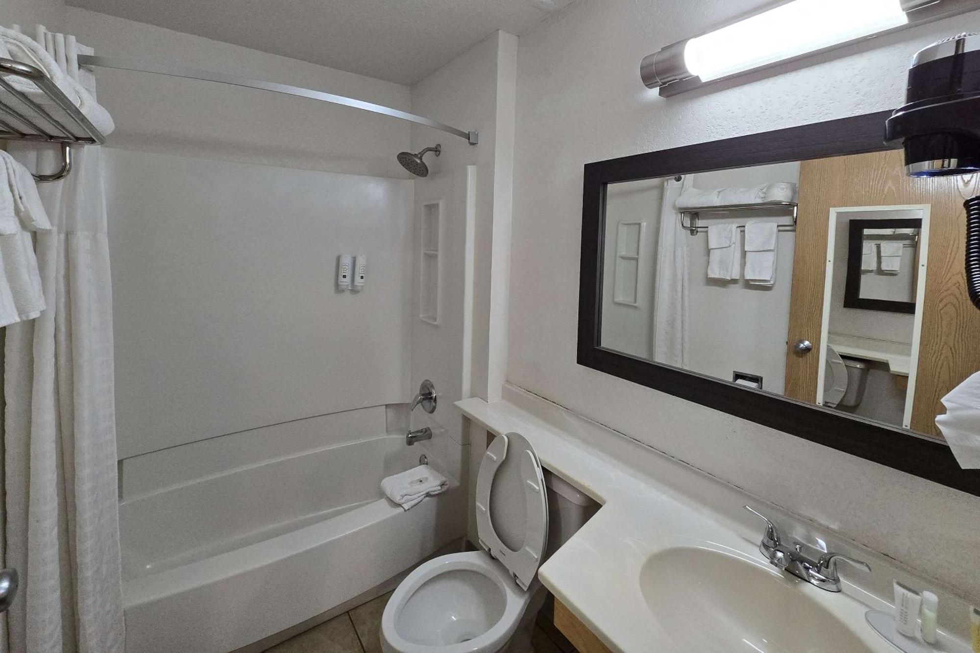 ซูเปอร์ 8 บาย วินด์แฮม จอห์นส์ทาวน์ Hotel จอห์นสทาวน์ ภายนอก รูปภาพ