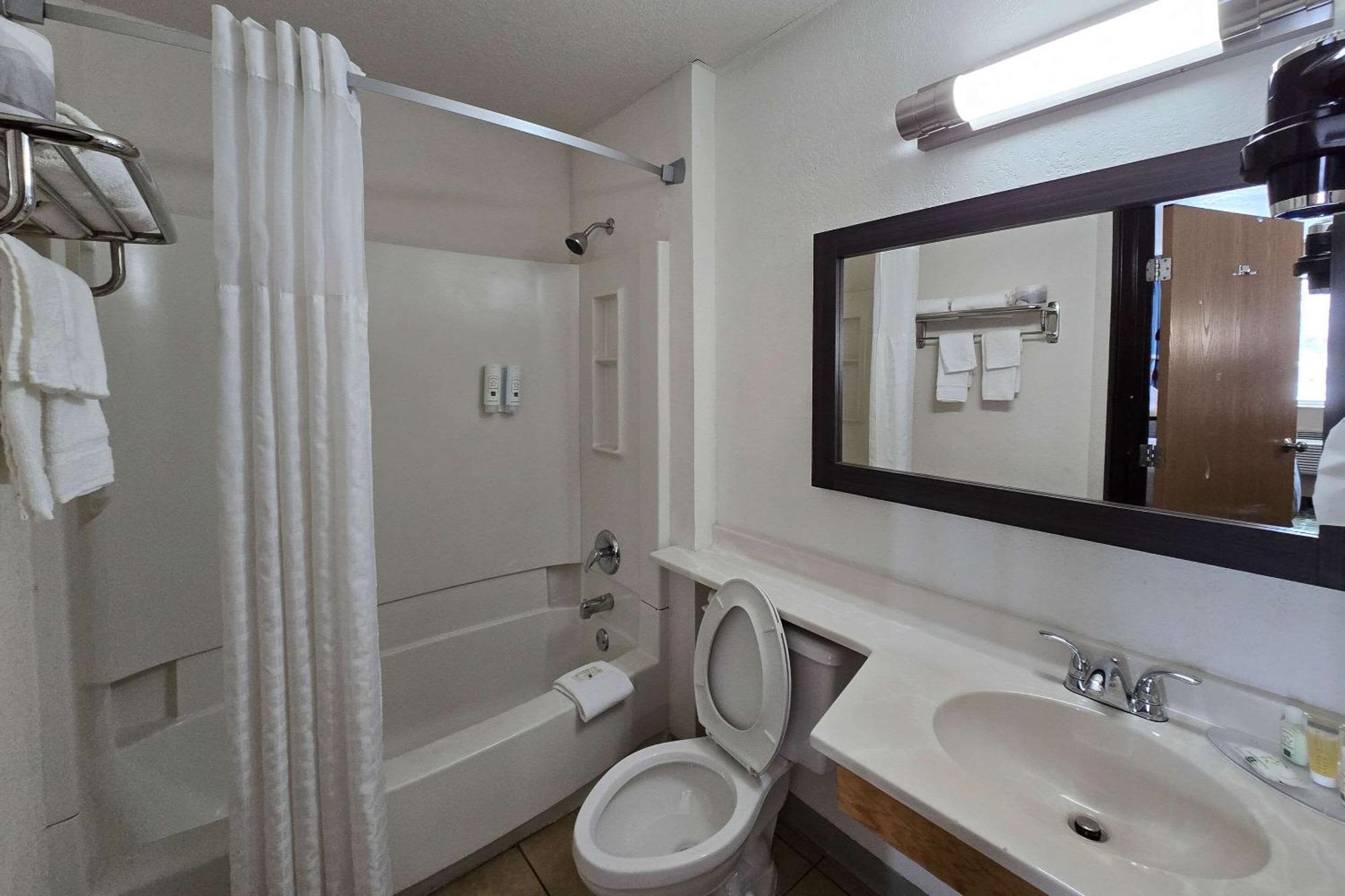ซูเปอร์ 8 บาย วินด์แฮม จอห์นส์ทาวน์ Hotel จอห์นสทาวน์ ภายนอก รูปภาพ